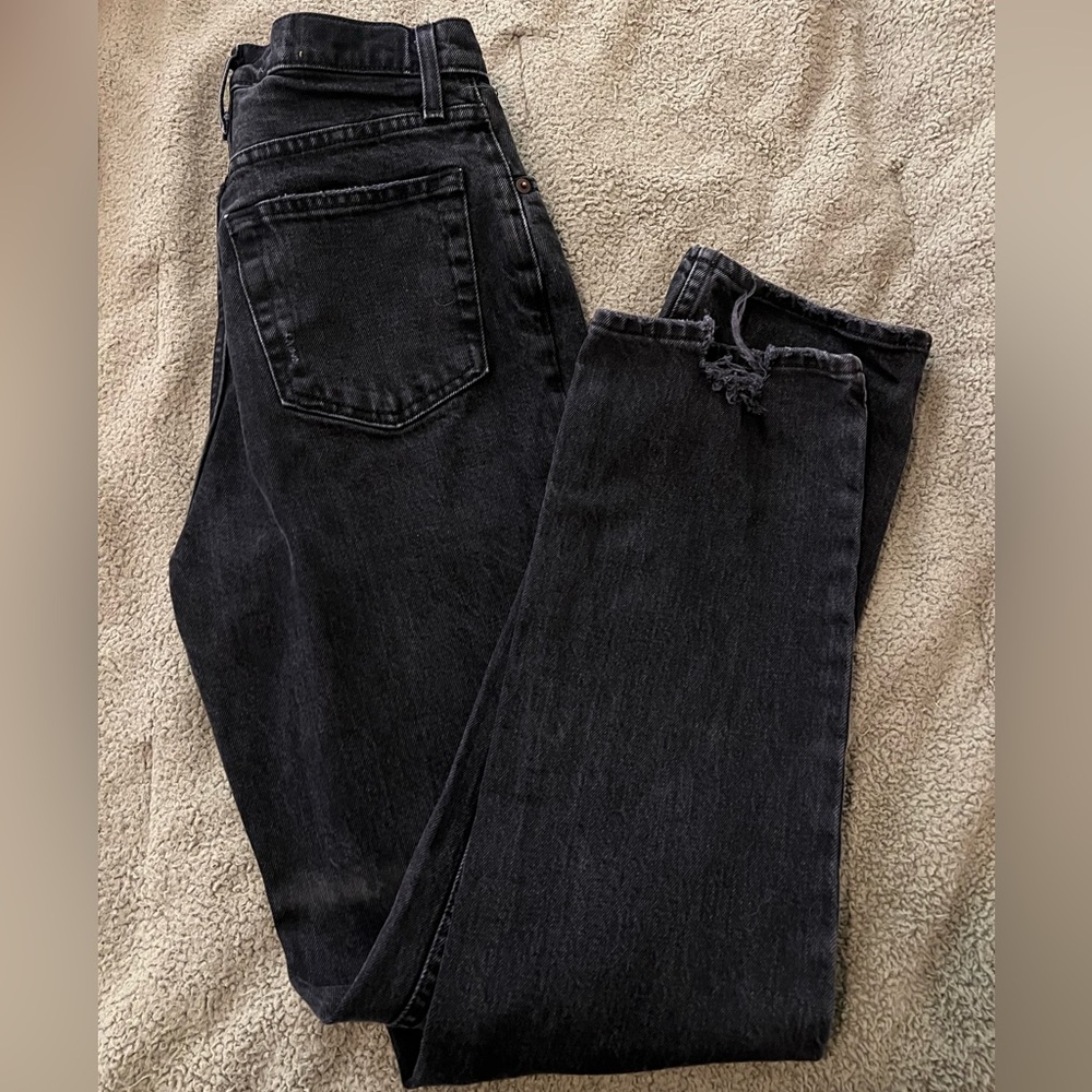 A&F Curve Love Ultra High Rise 90s Straight Jean - Ripped Black Wash Regular